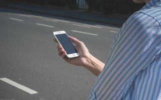 苹果手机充不进去电是怎么回事（苹果手机充不进电两步解决）