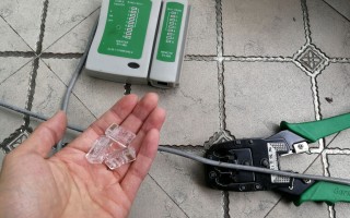 水晶头怎么接八根线（网线水晶头是如何接的）