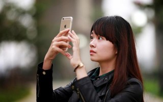 如何把文档复制到u盘里（怎样把手机里的照片传到移动硬盘）