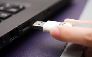 u盘损坏无法识别（u盘文件损坏且无法读取还能修复吗）