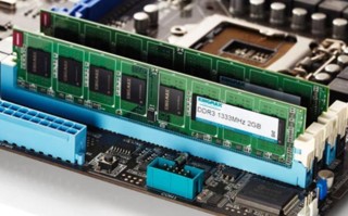 电脑出现自动关机是怎么回事啊-(电脑出现自动关机是怎么回事啊怎么解决)