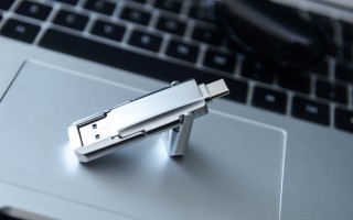 u盘部分文件只有4k-(u盘放不下大于4个g的文件)