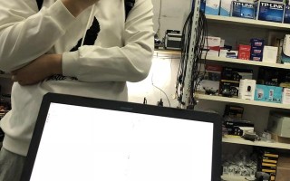 老台式电脑装系统白屏-()
