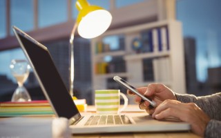 手机投屏显示器（手机上的投屏和台式电脑怎么投屏）