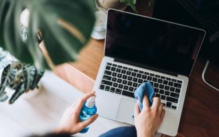 笔记本清理灰尘多久一次（3招教你如何清洁笔记本屏幕）