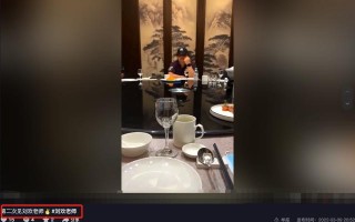 58岁刘欢酒局聚餐被偷拍！脸颊圆润身材壮，戴60元帽子太接地气
