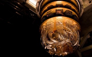 量子 CNN 对数据集的测试准确率高，但存在局限性