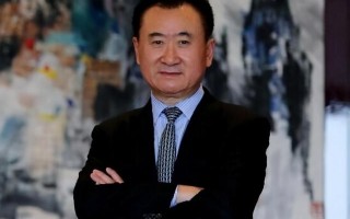 王健林才是隐形首富，花十亿建一座塔，还花4百亿造了几个大碗