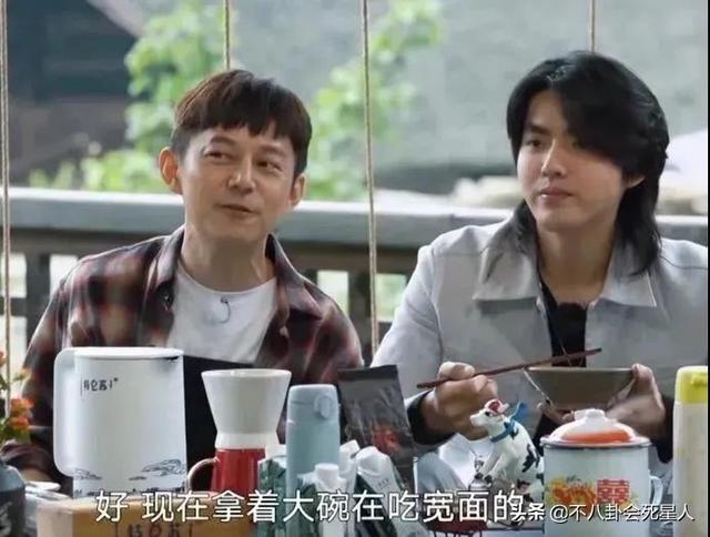 何炅口碑一再下跌，收礼事件、爸爸成被执行人，如今报警都被嘲-第4张图片-90博客网