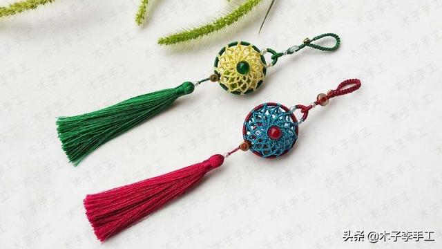 镂空香囊挂件的详细编织图解,步骤太多,保存下来慢慢看哦-第1张图片-90博客网 镂空香囊挂件的详细编织图解,步骤太多,保存下来慢慢看哦-第1张图片-90博客网