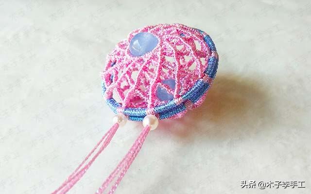 镂空香囊挂件的详细编织图解,步骤太多,保存下来慢慢看哦-第37张图片-90博客网 镂空香囊挂件的详细编织图解,步骤太多,保存下来慢慢看哦-第37张图片-90博客网