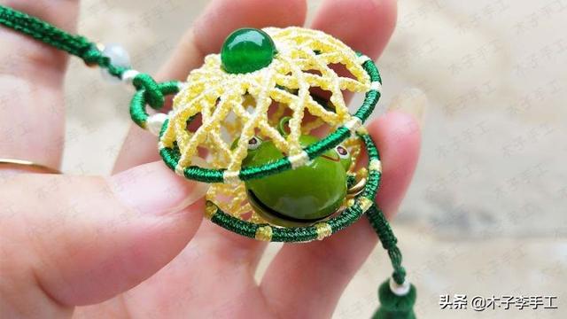 镂空香囊挂件的详细编织图解,步骤太多,保存下来慢慢看哦-第70张图片-90博客网 镂空香囊挂件的详细编织图解,步骤太多,保存下来慢慢看哦-第70张图片-90博客网