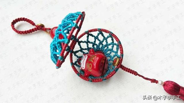 镂空香囊挂件的详细编织图解,步骤太多,保存下来慢慢看哦-第69张图片-90博客网 镂空香囊挂件的详细编织图解,步骤太多,保存下来慢慢看哦-第69张图片-90博客网