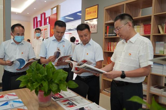 品读经典好书 建设书香税务——汉中市税务局开展“全员阅读与朗诵”活动-第3张图片-90博客网