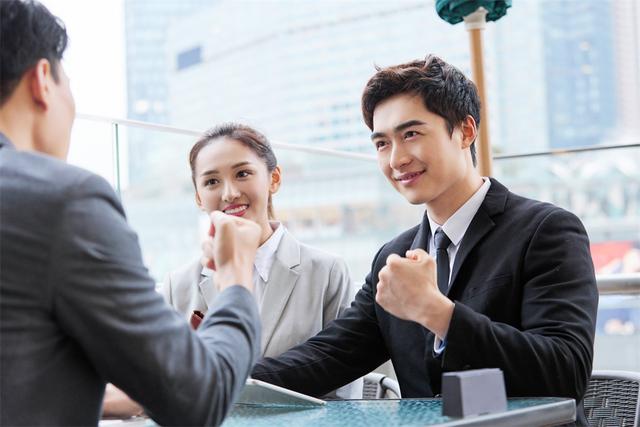 真正的职场高手，不是忙着挣钱，而是让自己更值钱！你认为呢？-第4张图片-90博客网