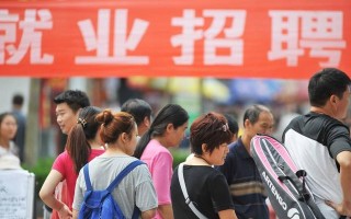 处境尴尬的二本学子，不得不在社会求职的缝隙中自救