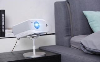 全球首创4D自动梯形校正，神画新品F1或成智能投影性能屠夫？
